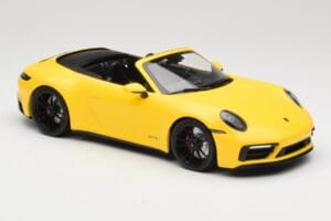 Porsche 911 992 Carrera 4 GTS Cabriolet Gelb Minichamps 1:18 155063030 Metall — Bild 4 von 6