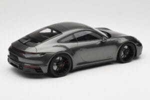 Porsche 911 992 Carrera 4 GTS Green Metallic Minichamps 1:18 155063101 Metall — Bild 2 von 6