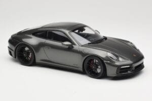 Porsche 911 992 Carrera 4 GTS Green Metallic Minichamps 1:18 155063101 Metall — Bild 4 von 6