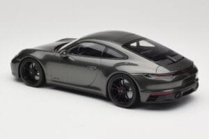Porsche 911 992 Carrera 4 GTS Green Metallic Minichamps 1:18 155063101 Metall — Bild 5 von 6