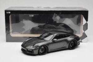 Porsche 911 992 Carrera 4 GTS Green Metallic Minichamps 1:18 155063101 Metall — Bild 6 von 6