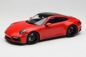Porsche 911 992 Carrera 4 GTS Rot Minichamps 1:18 155063100 Metall