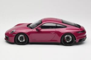 Porsche 911 992 Carrera 4 GTS Rubystar Minichamps 1:18 155063102 Metall — Bild 3 von 6