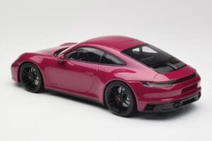 Porsche 911 992 Carrera 4 GTS Rubystar Minichamps 1:18 155063102 Metall — Bild 5 von 6
