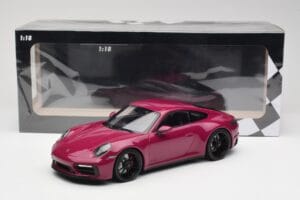 Porsche 911 992 Carrera 4 GTS Rubystar Minichamps 1:18 155063102 Metall — Bild 6 von 6