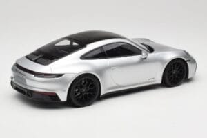 Porsche 911 992 Carrera 4 GTS Silber Minichamps 1:18 155063104 Metall — Bild 2 von 6