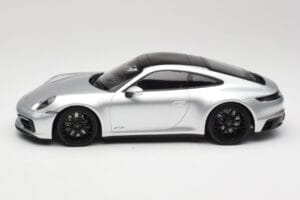 Porsche 911 992 Carrera 4 GTS Silber Minichamps 1:18 155063104 Metall — Bild 3 von 6