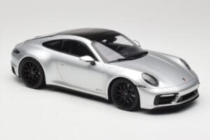 Porsche 911 992 Carrera 4 GTS Silber Minichamps 1:18 155063104 Metall — Bild 4 von 6