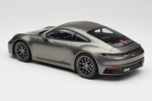Porsche 911 992 Carrera 4S Aventurine Green Metallic Minichamps 1:18 155067328 Metall — Bild 4 von 6