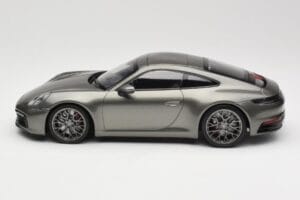 Porsche 911 992 Carrera 4S Aventurine Green Metallic Minichamps 1:18 155067328 Metall — Bild 5 von 6