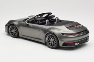 Porsche 911 992 Carrera 4S Cabriolet Mamba Green Metallic Minichamps 1:18 155067337 Metall — Bild 5 von 6