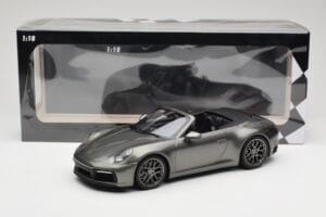 Porsche 911 992 Carrera 4S Cabriolet Mamba Green Metallic Minichamps 1:18 155067337 Metall — Bild 6 von 6