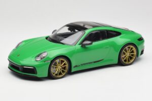 Porsche 911 992 Carrera 4S Python Green Minichamps 1:18 155067325 Metall