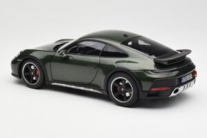Porsche 911 992 Dakar Oak Grün Metallic Norev 1:18 187241 Metall — Bild 8 von 9