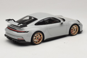 Porsche 911 992 GT3 Chalk Goldene Felgen Minichamps 1:18 117069001 Metall — Bild 2 von 6