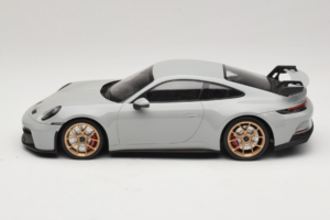 Porsche 911 992 GT3 Chalk Goldene Felgen Minichamps 1:18 117069001 Metall — Bild 3 von 6