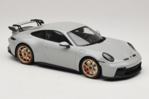 Porsche 911 992 GT3 Chalk Goldene Felgen Minichamps 1:18 117069001 Metall — Bild 4 von 6