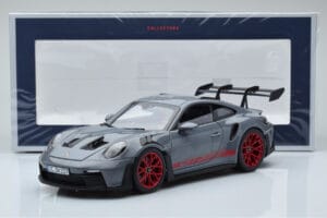 Porsche 911 992 GT3 RS Arctic Grau Pyro Rot Norev 1:18 187350 Metall — Bild 8 von 8
