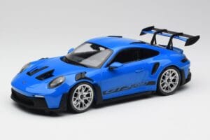 Porsche 911 992 GT3 RS Blau & Silberne Räder & Schwarzes Dekor Minichamps 1:18 153062234 Metall