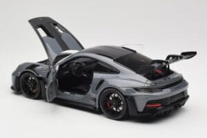 Porsche 911 992 GT3 RS Crayon Weissach Package & Black Wheels Minichamps 1:18 110062024 Metall — Bild 5 von 8