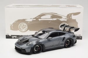 Porsche 911 992 GT3 RS Crayon Weissach Package & Black Wheels Minichamps 1:18 110062024 Metall — Bild 8 von 8