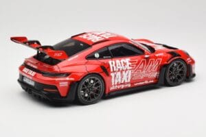 Porsche 911 992 GT3 RS Getspeed Race Taxi Guards Red Minichamps 1:18 110062040 Metall — Bild 3 von 8