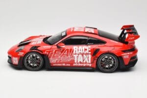 Porsche 911 992 GT3 RS Getspeed Race Taxi Guards Red Minichamps 1:18 110062040 Metall — Bild 4 von 8