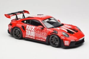 Porsche 911 992 GT3 RS Getspeed Race Taxi Guards Red Minichamps 1:18 110062040 Metall — Bild 6 von 8