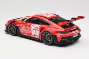Porsche 911 992 GT3 RS Getspeed Race Taxi Guards Red Minichamps 1:18 110062040 Metall — Bild 7 von 8