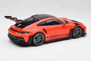Porsche 911 992 GT3 RS Guards Orange & Silber Felgen Minichamps 1:18 911992002 Metall — Bild 2 von 6