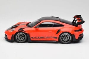 Porsche 911 992 GT3 RS Guards Orange & Silber Felgen Minichamps 1:18 911992002 Metall — Bild 3 von 6