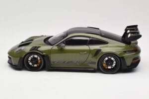 Porsche 911 992 GT3 RS Nato Olive & Black Wheels Minichamps 1:18 110062027 Metall — Bild 4 von 8