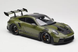 Porsche 911 992 GT3 RS Nato Olive & Black Wheels Minichamps 1:18 110062027 Metall — Bild 6 von 8