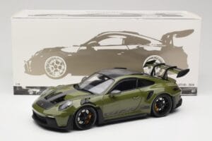 Porsche 911 992 GT3 RS Nato Olive & Black Wheels Minichamps 1:18 110062027 Metall — Bild 8 von 8