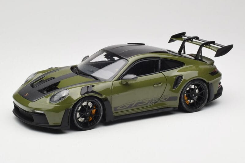 Porsche 911 992 GT3 RS Nato Olive & Black Wheels Minichamps 1:18 110062027 Metall