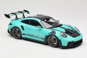 Porsche 911 992 GT3 RS Python Green & Dark Silver Wheels Minichamps 1:18 110062026 Metall — Bild 6 von 8
