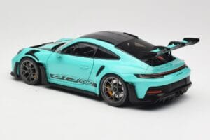 Porsche 911 992 GT3 RS Python Green & Dark Silver Wheels Minichamps 1:18 110062026 Metall — Bild 7 von 8