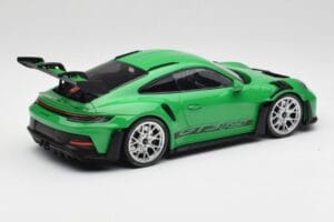 Porsche 911 992 GT3 RS Python Grün & Silberne Räder & Schwarzes Dekor Minichamps 1:18 153062235 Metall — Bild 2 von 6