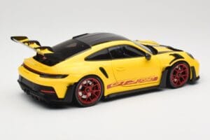 Porsche 911 992 GT3 RS Racing Yellow Weissach Package & Red Wheels Minichamps 1:18 110062025 Metall — Bild 3 von 8