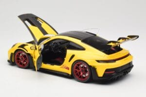Porsche 911 992 GT3 RS Racing Yellow Weissach Package & Red Wheels Minichamps 1:18 110062025 Metall — Bild 5 von 8