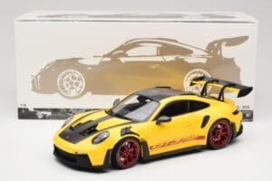 Porsche 911 992 GT3 RS Racing Yellow Weissach Package & Red Wheels Minichamps 1:18 110062025 Metall — Bild 8 von 8