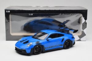 Porsche 911 992 GT3 RS Shark Blau & Schwarze Räder Minichamps 1:18 153062233 Metall — Bild 6 von 6