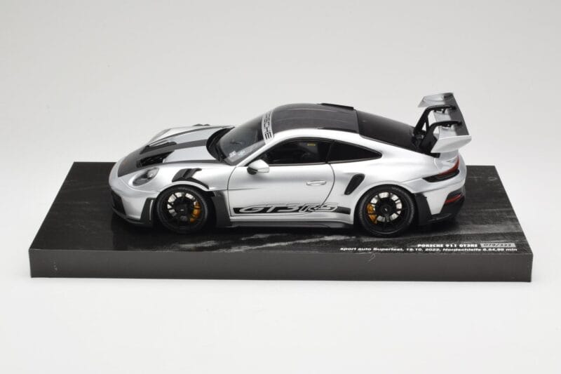 Porsche 911 992 GT3 RS Silber Weissach Package Minichamps 1:18 110062020 Metall