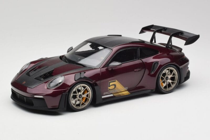 Porsche 911 992 GT3 RS Ultraviolett & Silber Räder Minichamps 1:18 110062029 Metall