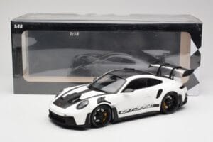 Porsche 911 992 GT3 RS Weiß & Schwarze Räder Minichamps 1:18 155062230 Metall — Bild 6 von 6