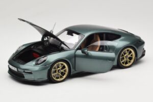 Porsche 911 992 GT3 Touring Package Malachite Green Metallic Norev 1:18 187382 Metall — Bild 2 von 8