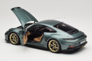 Porsche 911 992 GT3 Touring Package Malachite Green Metallic Norev 1:18 187382 Metall — Bild 5 von 8