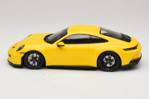 Porsche 911 992 GT3 Touring Gelb Schwarze Felgen Minichamps 1:18 117069021 Metall — Bild 3 von 6