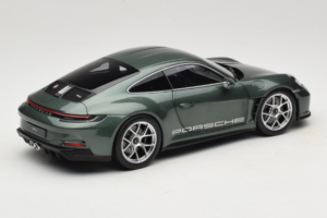 Porsche 911 992 S/T Malachite Green Metallic Norev 1:18 187472 Metall — Bild 3 von 8