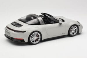 Porsche 911 992 Targa 4 GTS Grau Minichamps 1:18 155061064 Metall — Bild 2 von 6
